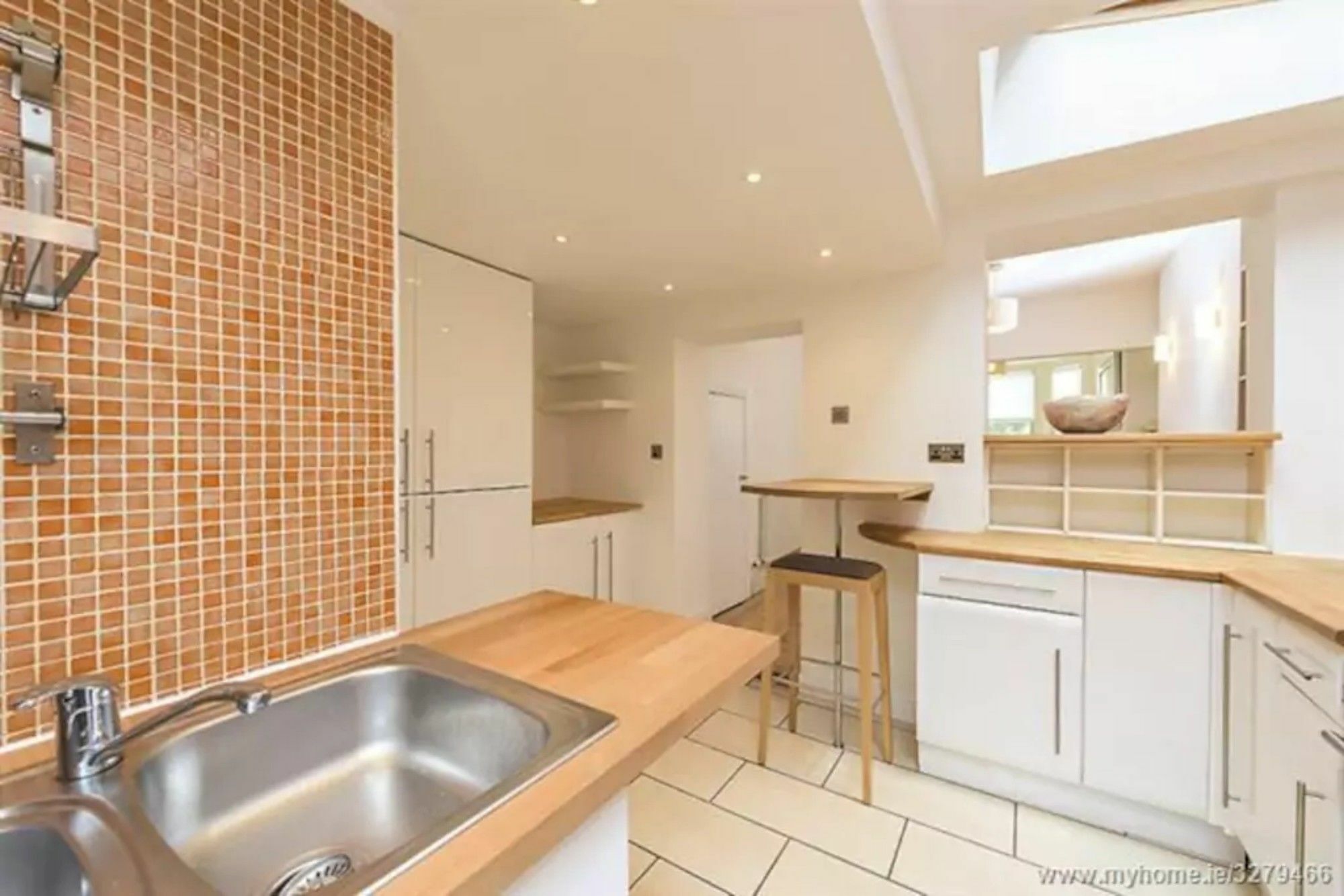 Cosy 2 Bedroom House In 4 Apartment